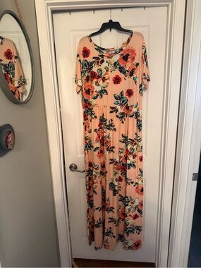 Peach Floral Maxi Dress with Short Sleeves - Elegant Everyday Style